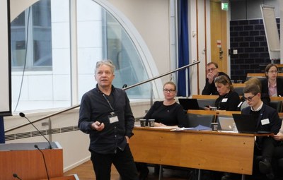 Hur ska fjolårets flyktingström integreras på arbetsmarknaden? Hur ska fjolårets flyktingström integreras på arbetsmarknaden?