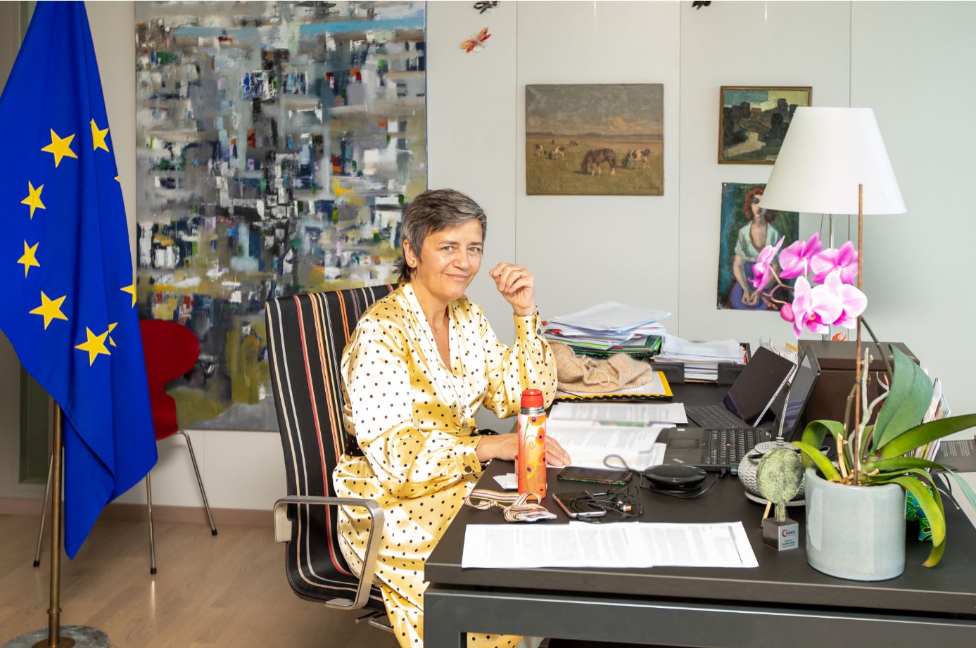 Margrethe Vestager på sitt kontor 