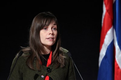 Katrín Jakobsdóttir tros bli isländsk statsminister