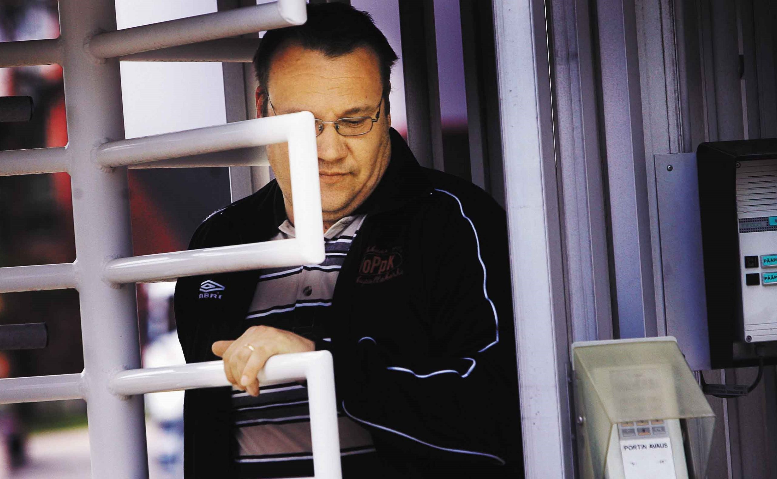 Bitterhet när anrik pappersfabrik läggs ned