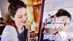 Restauranger bryter gammal språknorm – engelskan på väg in