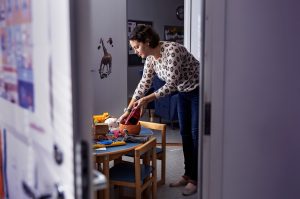 Ökad medvetenhet i Finland om hoten socialarbetare utsätts för på jobbet