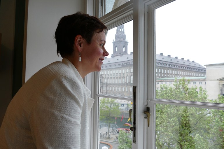 Paula Lehtomäki ser ut Foto: Björn Lindahl