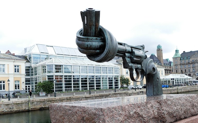 Carl Fredrik Reuterswärds skulptur Foto: Björn Lindahl