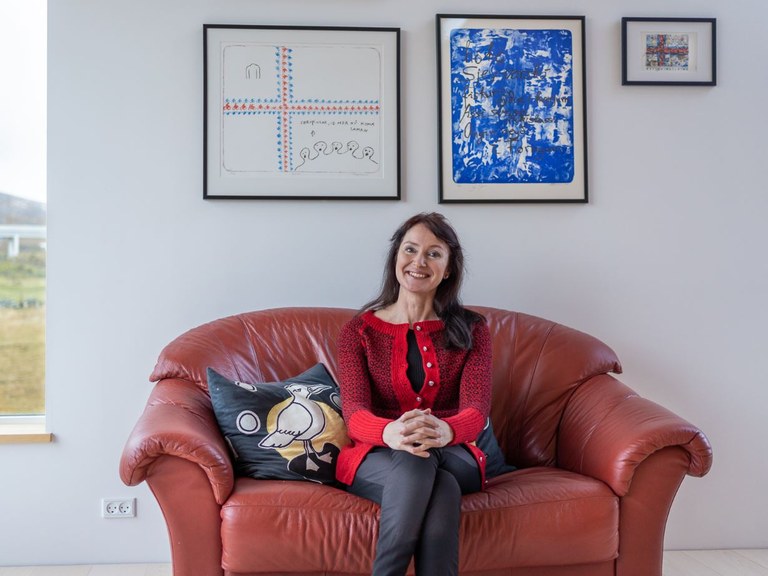 Kristina Háfoss i sofa Foto: Bjarni Árting Rubeksen