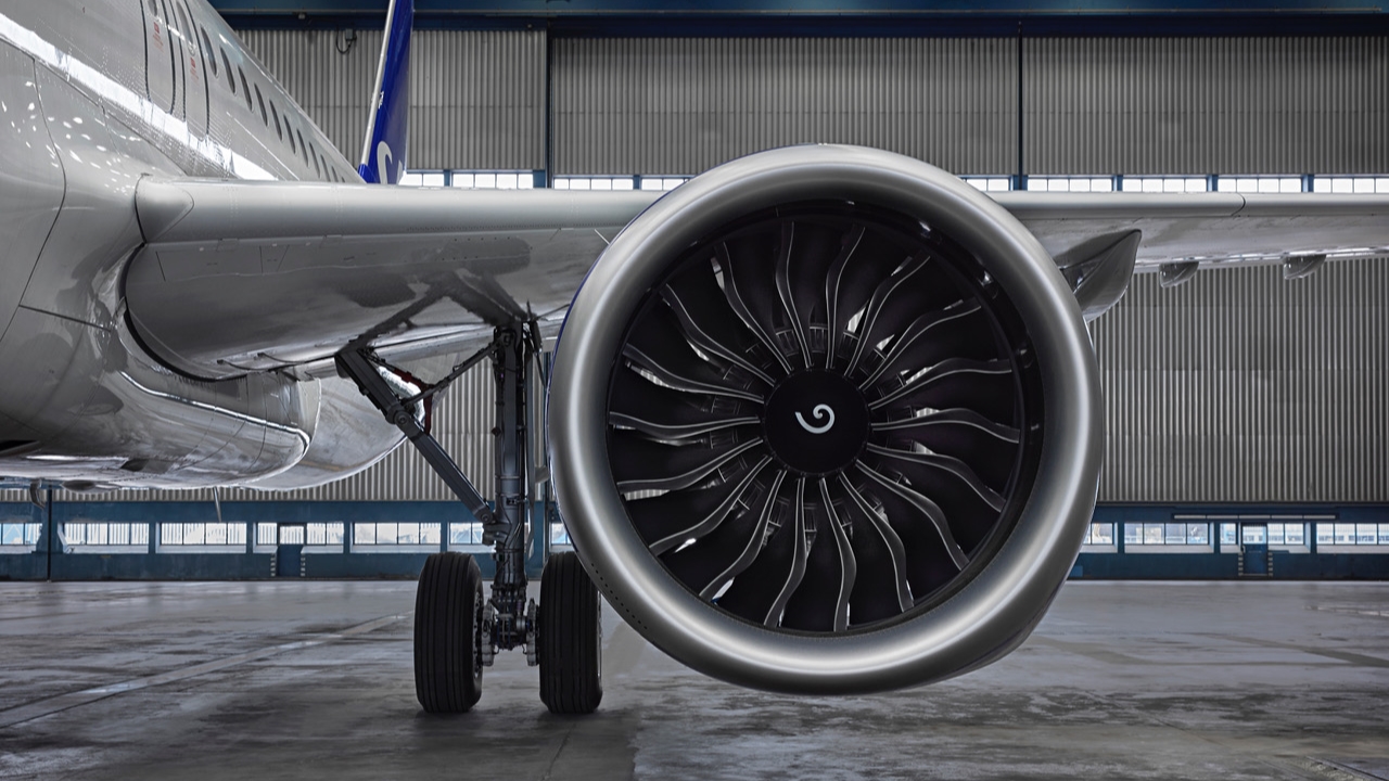 Dansk regeringsløfte om grøn flyvning skaber turbulens