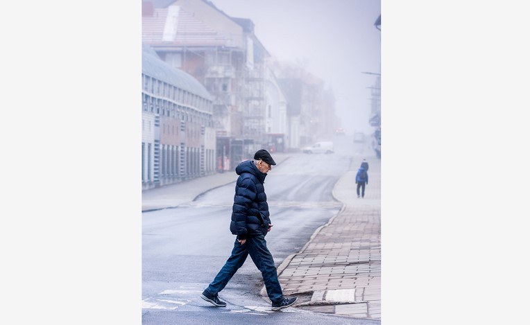 Man i dimman i Luleå Foto: Cata Portin