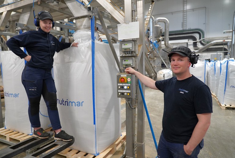 Arbeidere på Nutrimar, Henriette Titlestad og Jørn Hilstad Foto: Bjørn Lønnum Andreassen