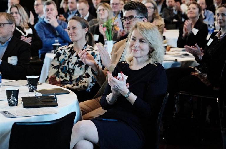 Anette Steenberg sittande Foto: Peter Brinch/ Øresundsbroen