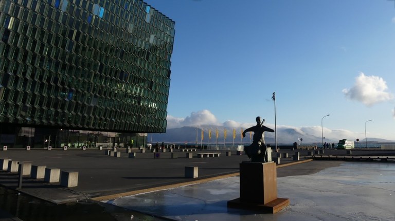 Harpa med skulptur Foto: Björn Lindahl