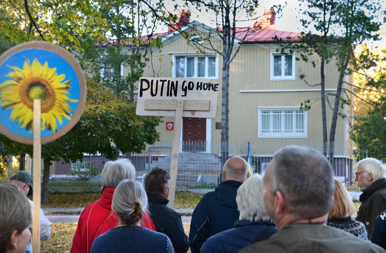 Demonstration vid ryska konsulatet Foto: Nya Åland