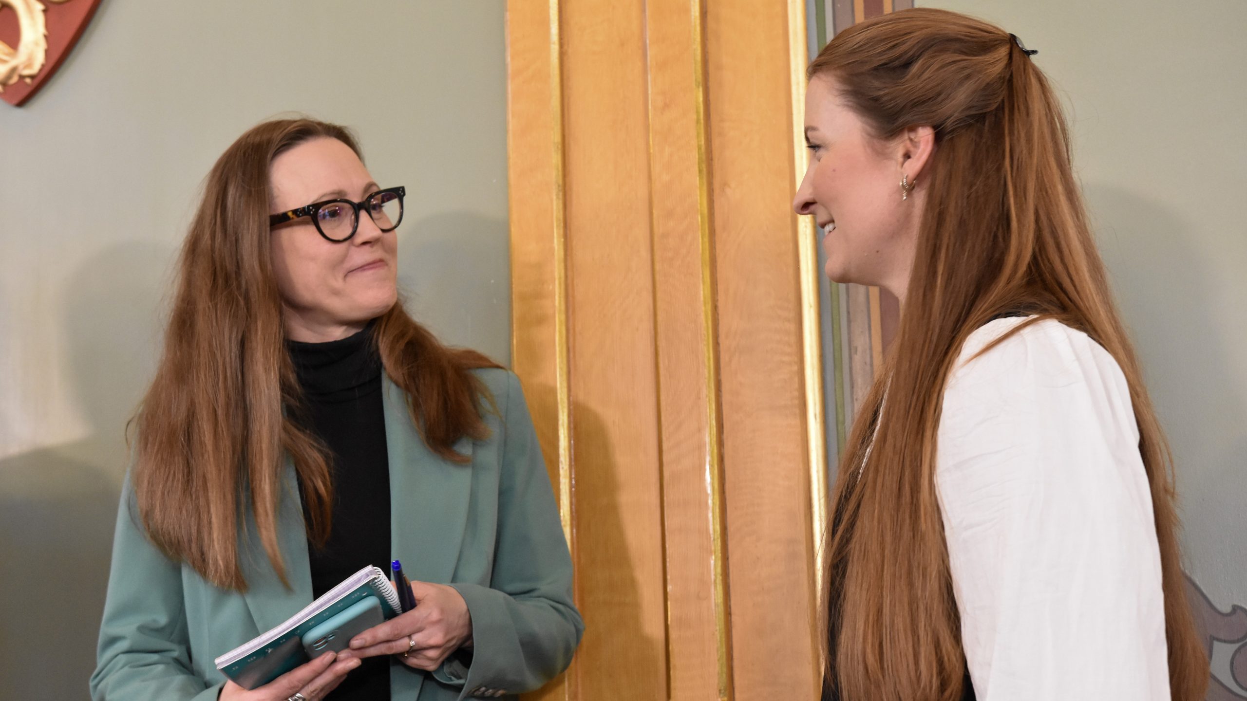 AI-seminar, Nordens dag 2024, Gry Hasselbalch Gry Hasselbalch (t.v) i tankesmien DataEthics.eu, Eirin Larsen, Dagens Næringsliv.