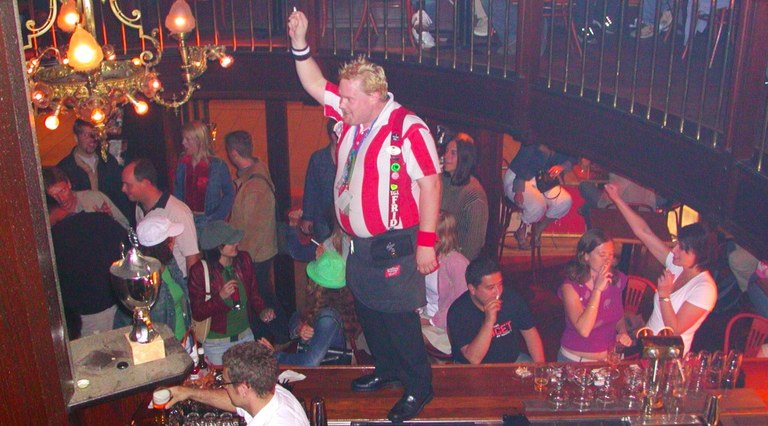 Thank God its Friday Foto: Björn LindahlBilden togs natten då den norska röklagen trädde i kraft i kraft 30 juni 2005.