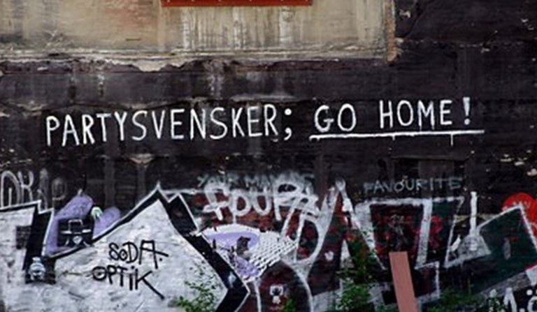 Partysvensker - go home Foto: Björn Lindahl
