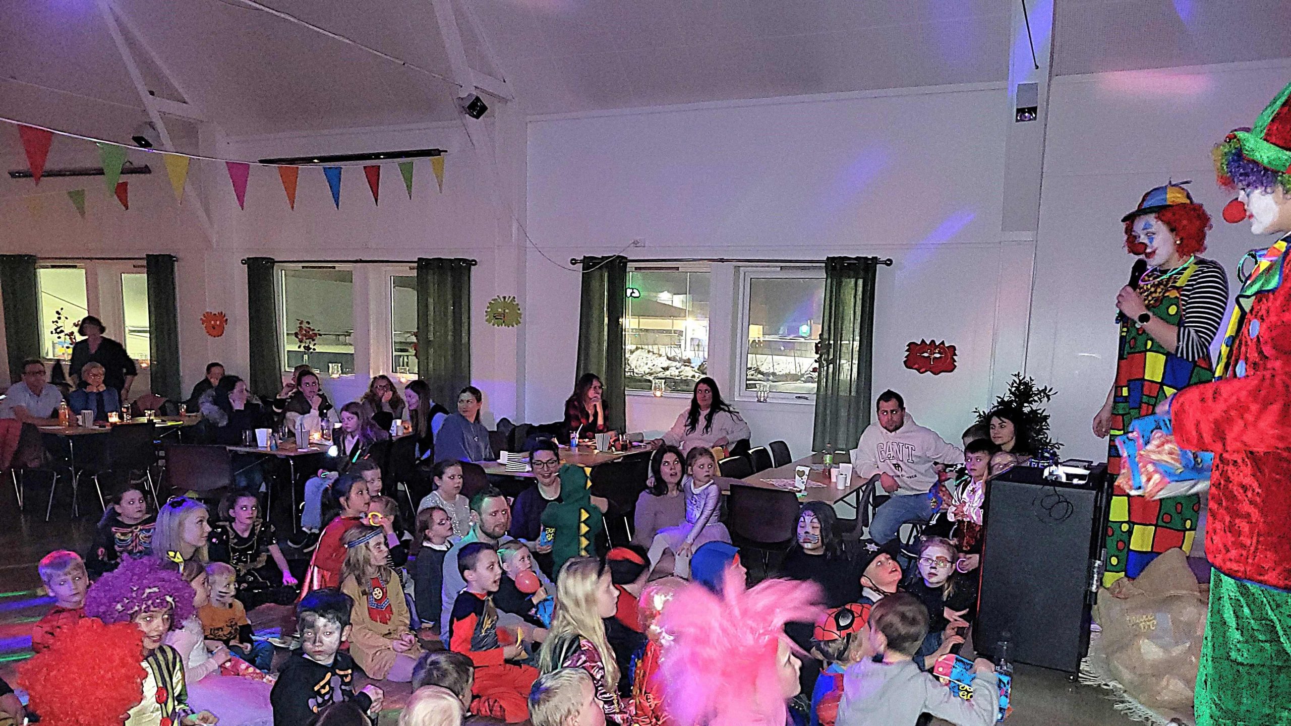 Karneval_frøya_grendehus_foto: Bjørn Lønnum