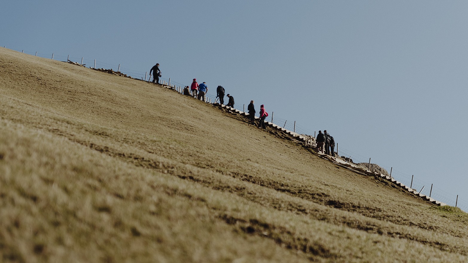 Dugnadsfolk lager trapp, Foto: Visit Faroe Islands