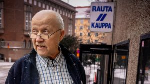 Arbete har ingen åldersgräns: Helge (80) driver järnhandel