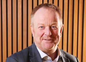 Fra gyldent håndtryk til outplacement