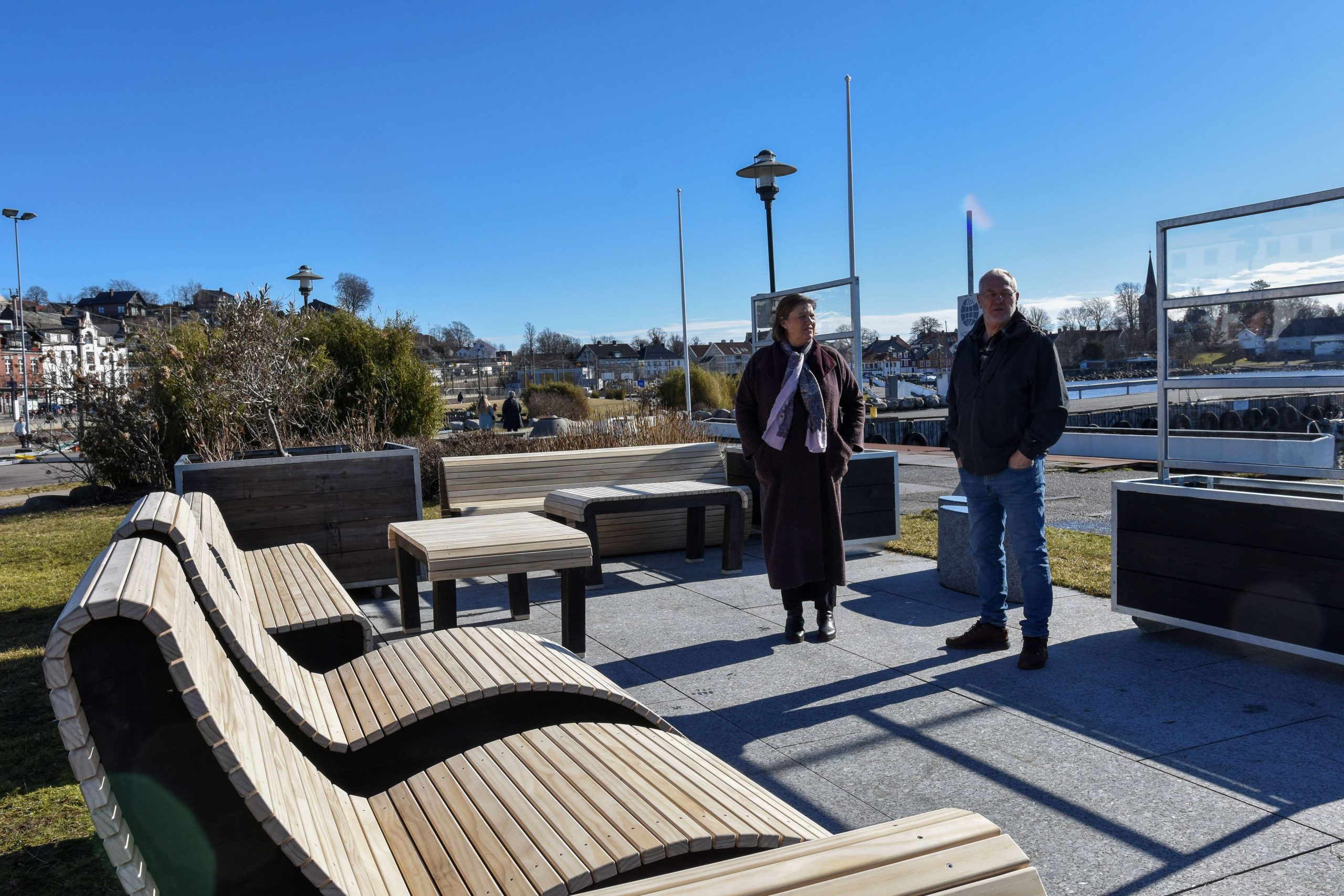 Ansatte i tilrettelagt arbeid møblerer ny Nordens plass